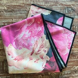 Geometry hot yoga towel